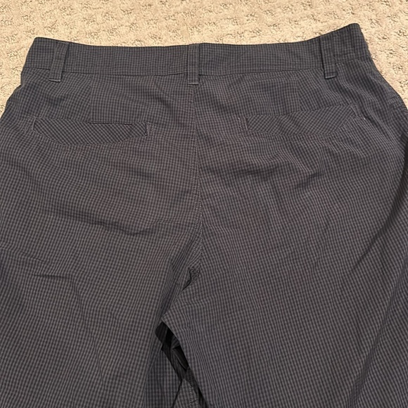 Lululemon men’s shorts size 34 - Picture 2 of 6